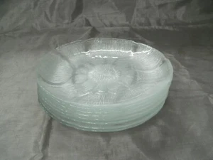 Vtg Arcoroc FLEUR Set of 8~7-3/4" Salad Dessert Plates Clear Embossed Floral EC - Picture 1 of 4