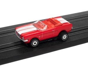 Ford Mustang 1965 convertible (rojo) escala HO Auto World Thunderjet SC367 R34 - Imagen 1 de 3