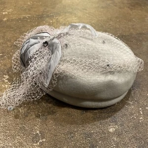 50's Betmar Woman's Gray Wool Pill Box Hat, Fancy  Veil & Bow.  Art Deco - Picture 1 of 13