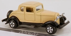 Ertl 1932 Ford Classic 5-Window Coupe hellbraun mit schwarzen Kotflügeln '32 Maßstab 1:64 Diecast - Bild 1 von 2