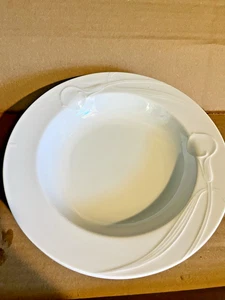 Set of 4 Mikasa Classic Flair White 9" Bowls Wide Rim Calla Lily Flower - Picture 1 of 3