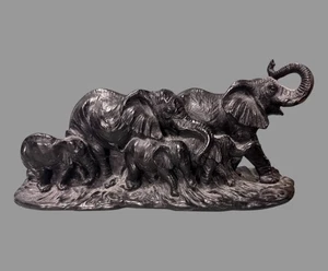 Statua scultura vintage in resina fusa di una famiglia di elefanti - Foto 1 di 8
