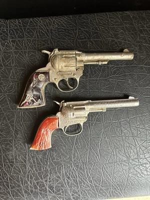 Juego de 2 juguetes Western Cowboy Toys pistola Hubley y marca Western Foto 1 de 4