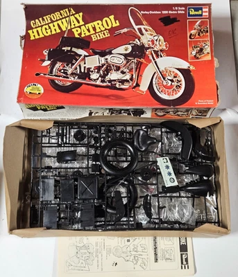 REVELL HARLEY-DAVIDSON 1200 ELECTRA GLIDE CALIFORNIA HIGHWAY PATROL BIKE SCALE 1 - Image 1 of 3