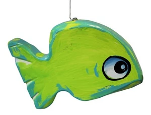 Decoración colgante de peces verdes madera pintada a mano 7 pulgadas - Imagen 1 de 4