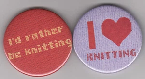 Par de insignias de tejido - para amantes de hilos y agujas - 2 botones de pin - Imagen 1 de 1