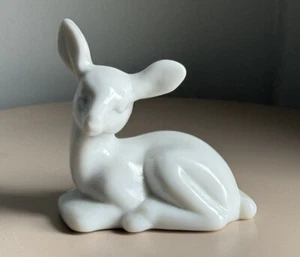 Mosser Glass USA - White Milk Glass FAWN Deer CHRISTMAS HOLIDAY Decor - Picture 1 of 8