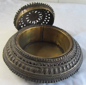 AN OLD PRIMITIVE BRASS INCENSE BURNER & BOX CHUNADANI OR CHUNABOX - Picture 1 of 10