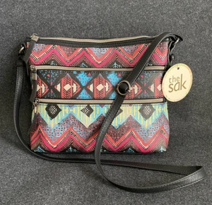 Bolso bandolera THE SAK Hasley 2 Designs 107762 HAPPY & FREE 9""H x 11""W x 2""D - Imagen 1 de 15