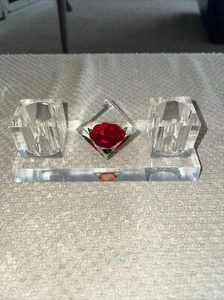 Soporte para lápiz labial vintage acrílico Lucite rosa roja - Imagen 1 de 9