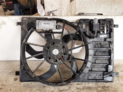 Conjunto de ventilador de radiador Ford Escape 2013-2016 2,0 L Foto 1 de 4