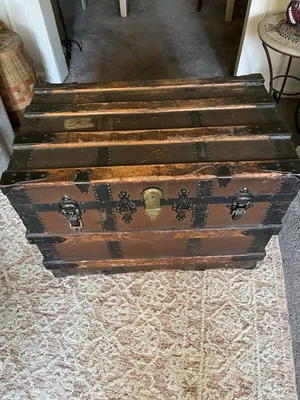 Vintage WOOD STEAMER TRUNK chest coffee table storage box antique old loft decor - Image 1 of 4