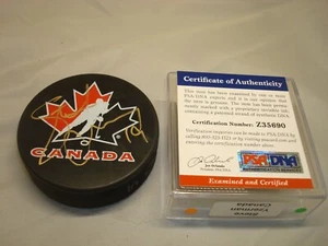 Disco de Hockey Steve Yzerman Firmado Equipo Canadá Autografiado PSA/ADN Certificado de Autenticidad 1E - Imagen 1 de 4