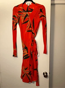Diane Von Furstenberg Floral Wrap Dress Silk Blend Long Sleeve 2 EUC - Picture 1 of 10