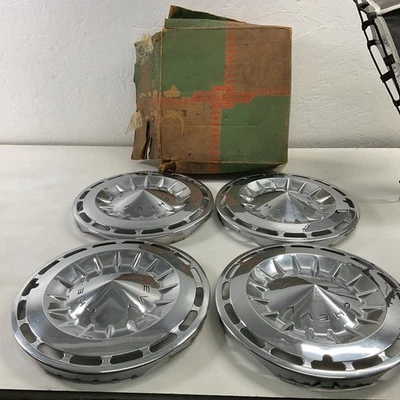 (4) Juego de cuatro tapacubos accesorios Nova Deluxe 1962 985259 e6 NOS Foto 1 de 4
