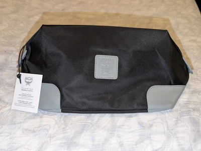 Bolso de mano MCM de poliéster en relieve negro y gris 10” x 5” NUEVO CON ETIQUETAS NUEVO  Foto 1 de 4