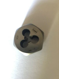 M6 X 1,00 KOHLENSTOFFSTAHL SECHSKANT-GEWINDESCHNEIDEISEN 1 ZOLL ÜBER DIE FLACHEN - Bild 1 von 1