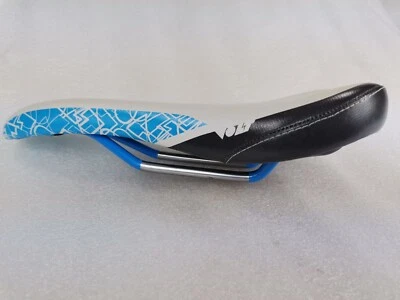 NUEVO STOCK ANTIGUO WTB VOLT SILLÍN ASIENTO CARRETERA MTB COLOR AZUL BLANCO ANCHO 135mm Foto 1 de 4