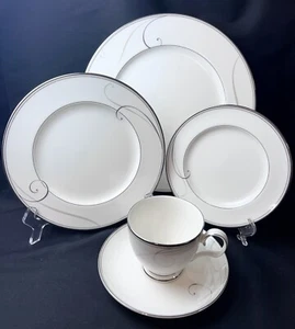 Noritake Platinum Wave 9317 L 5-teiliges Gedeck Neu mit Etikett - Bild 1 von 5