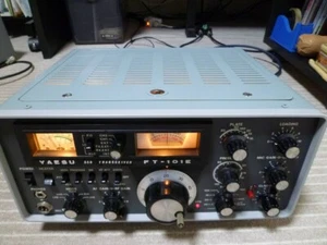 Nadajnik-odbiornik YAESU FT-101E 100W SSB działający - Zdjęcie 1 z 10