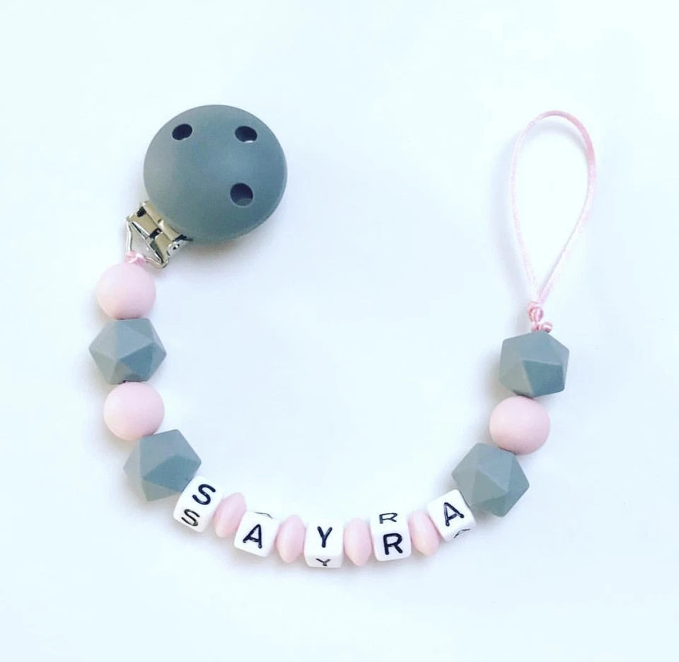 HANDGEFERTIGT Schnullerkette Nuckelkette Beißkette mit Namen Wunschname grau rosa Silikon