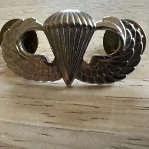 Alas de Paracaídas Piloto Militar Ejército Fuerza Aérea Doble Pin Trasero S21 GI - Imagen 1 de 8