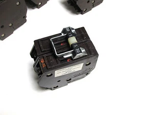 * NEW .. Wadsworth Circuit Breaker 4 Pole (Quad) 3015A B23015 .. YH-420R - Picture 1 of 2