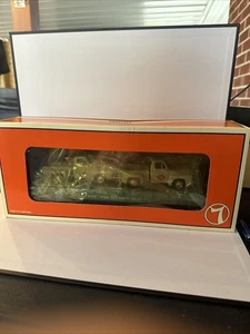 LIONEL 6-17551 NYC FLAT CAR W/2 PICK UP TRUCKS NIB O SCALE NEW A3 - Picture 1 of 6