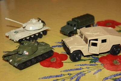 LOT (4) VINTAGE ZYLMAX DIECAST  T412 PATTON TANKS (2), MAISTO HUMMVEE, TROOP TRA - Image 1 of 4