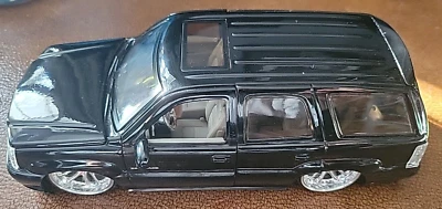 GMC Denali Yukon XL 2002 1/24 Jada 1:24 DUB City Black Low Rider Dresden 8 RARO Foto 1 de 4