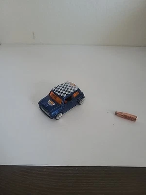 Mini Cooper 2000 Hot Wheels azul carrocería extraíble, suelta  Foto 1 de 4