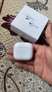Apple AirPods (4ème génération) avec annulation active du bruit - ANC - Photo 1/3