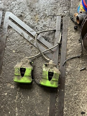 JUEGO DE PINZAS DE FRENO DELANTERAS VOLKSWAGEN BEETLE 2000-2010 GASOLINA 1.6 usado Foto 1 de 4