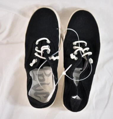 women's Mad Love sneakers size 7 black lace up cushioned closed heel toe - Image 1 of 4