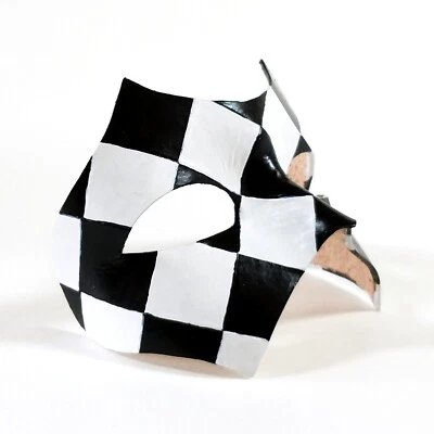 Elegante Máscara de Mascarada de Cuero Premium Diamante Blanco y Negro - Pintada a Mano Foto 1 de 4