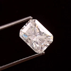 White D Color Moissanite Radiant Cut VVS1 Lab Created Diamond Gemstone 8x6 MM - Picture 1 of 5