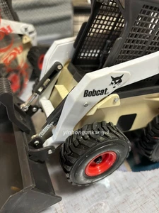 ERTL Britains Bobcat S300 1/32 Diecast Skid-Steer Loader Model No Cage - Picture 1 of 5