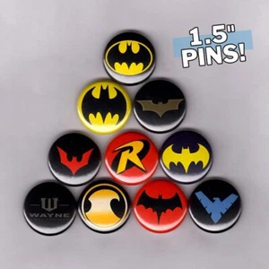 Batman Logos 1,5" Pins/Knöpfe (Justice League Dark Knight Harley Joker DC) - Bild 1 von 2