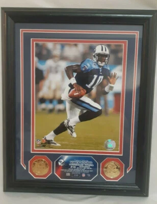 Fotografía Vince Young Tennesse Titans y medallones superpuestos de oro de 24kt 109/1000 Foto 1 de 3