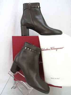 $1050 BOTINES FERRAGAMO GHILA CUERO MARRÓN GANCINI CADENA CREMALLERA TACÓN 6.5 C Foto 1 de 4