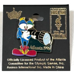 Prendedor fotógrafo de prensa IZZY mascota olímpica Atlanta 1996 original como nuevo en caja - Imagen 1 de 3