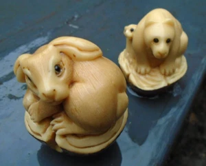 2 Japanese nut carving netsukes with glass eyes both signed to base - Picture 1 of 15