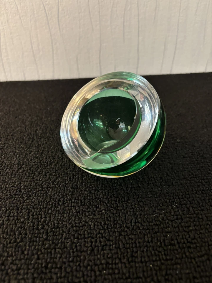 Cenere D'Argento Mezzo Sfera Overlay Verde In Cristallo Di Saint Louis Modello1 - Immagine 1 di 4