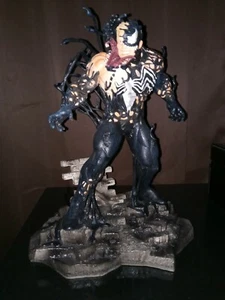 MARVEL Gallery VENOM 9" PVC Diorama statue - Picture 1 of 7