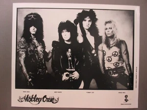 Mötley Crüe black & white 8X10 glossy promo photo Vince wearing peace sign shirt - Picture 1 of 1
