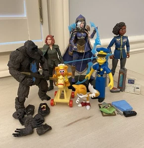 Action Figure Lot League Of Legends, Magic The Gathering Marge Simpson Atreus - Picture 1 of 3