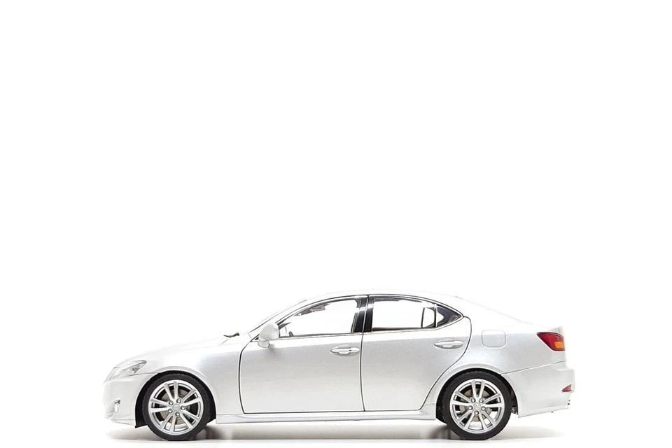 AUTOart 1:18 Lexus IS350 in Tungsten Pearl Metallic - Image 1 of 4