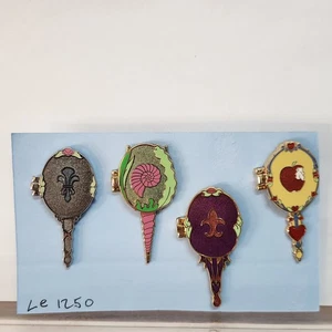 UK Disney Store Arielle, Belle, Aurora und Schnee Handspiegel Medaillon Klappnadel Set - Bild 1 von 7