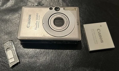 Canon Powershot SD300 ELPH - UNTESTED FOR PARTS OR REPAIR / READ PLEASE - Image 1 of 4