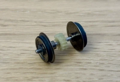 JOUEF essieu bandagé avec pignon pour motrice BUDD 2° génération - HO - Photo 1/2